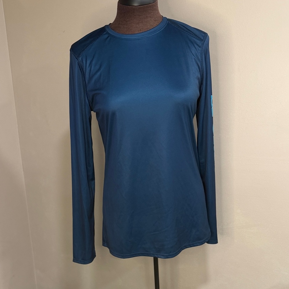 Bass Pro Women's Long Sleeve Blue Top small